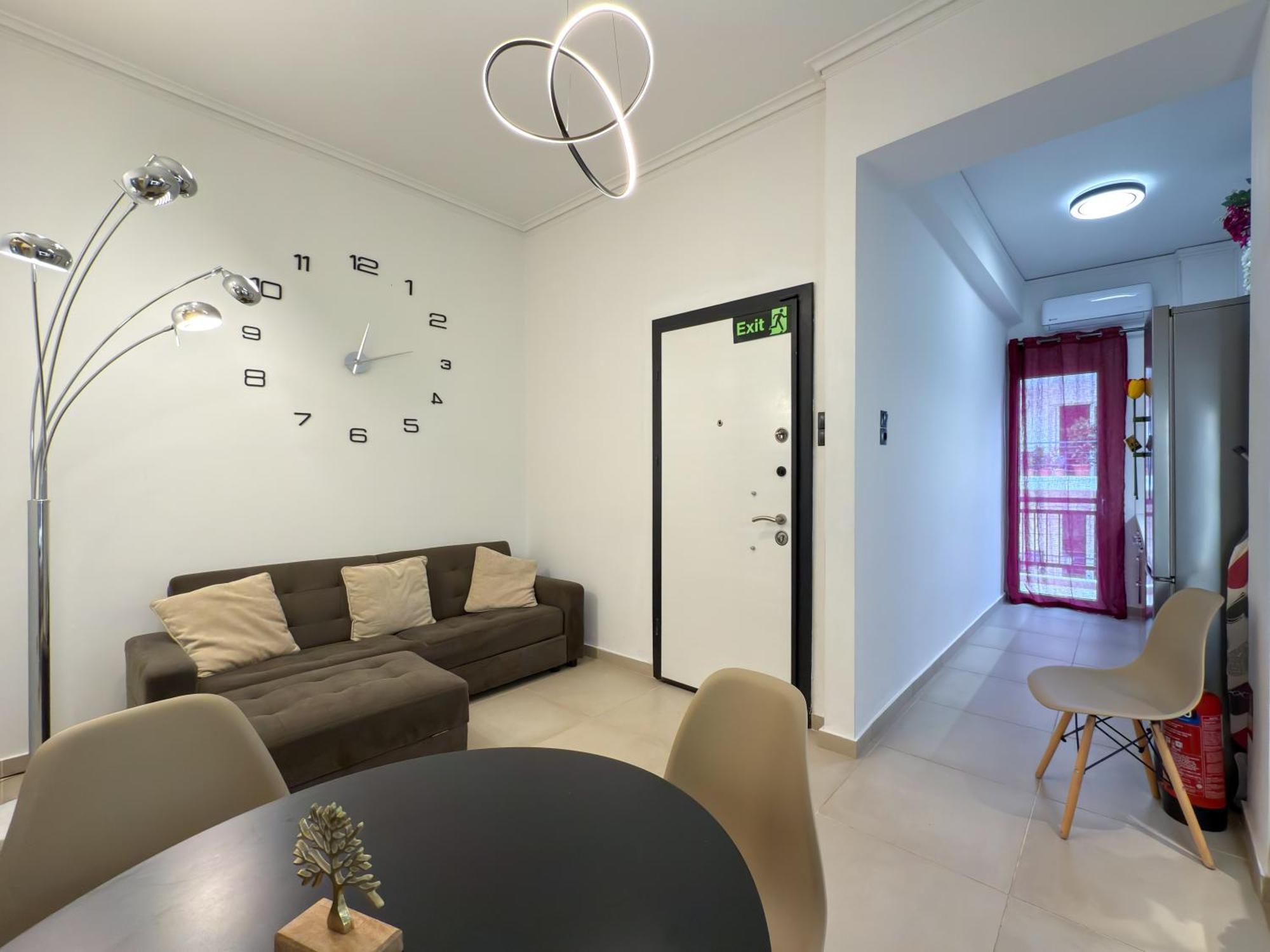 η ωραία των αθηνών Apartment *